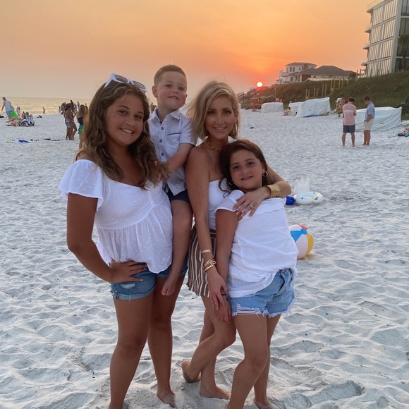 Meet your Posher, Stephanie - Picture 4 of 8